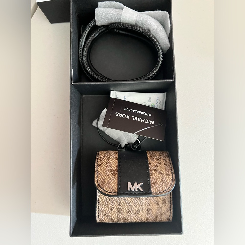 Michael Kors Hudson Logo Lanyard Case for AirPods with gift box Brown Black - Picture 4 of 4